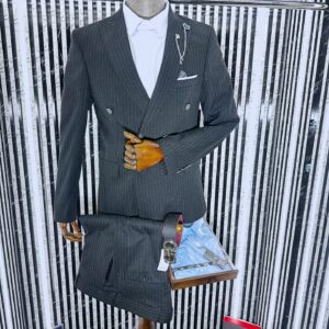 Beyaz Çizgili Takım Elbise